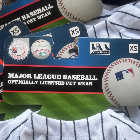 Major league baseball Yankees dog apparel. Huge lot of 7 xs-xxl nwts